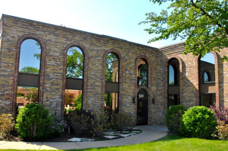 More Photos Of 625 N North Ct, Palatine Unknown For Lease