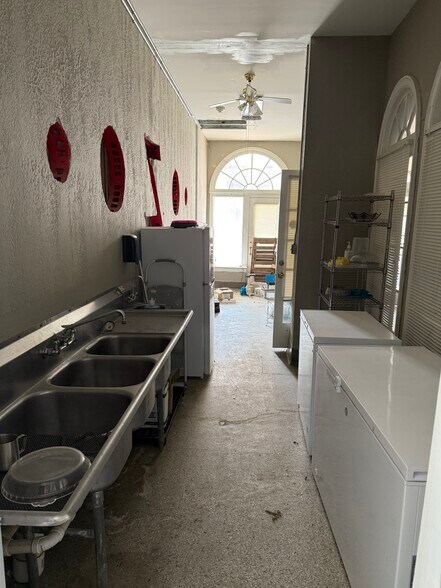 More Photos Of 12 E Main St, Chanute Hotel For Sale