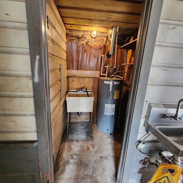 More Photos Of 6225 Greens Rd, Humble Bar For Lease