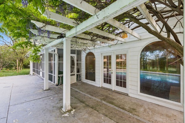 More Photos Of 728 S Spring St, Manchester Specialty For Sale