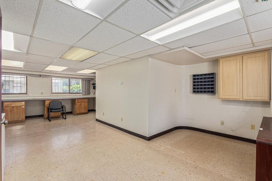 More Photos Of 8545 N Black Canyon Hwy, Phoenix Medical For Sale