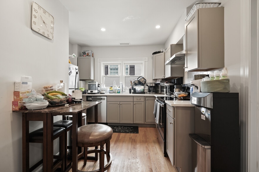 More Photos Of 24 Hoyt St, Stamford Apartments For Sale