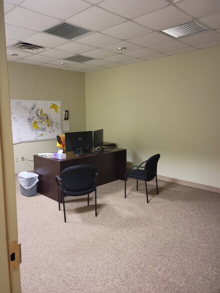 More Photos Of 826 Shannon Dr, Fayetteville Warehouse For Lease