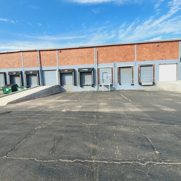 More Photos Of 615 W Wilshire Blvd, Oklahoma City Warehouse For Sale