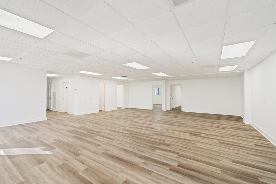 More Photos Of 1511 Commercial Ct, Jonesboro Warehouse For Sale