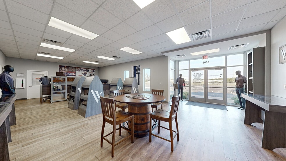 More Photos Of 1003 N Earl Rudder Fwy, Bryan Office For Sale