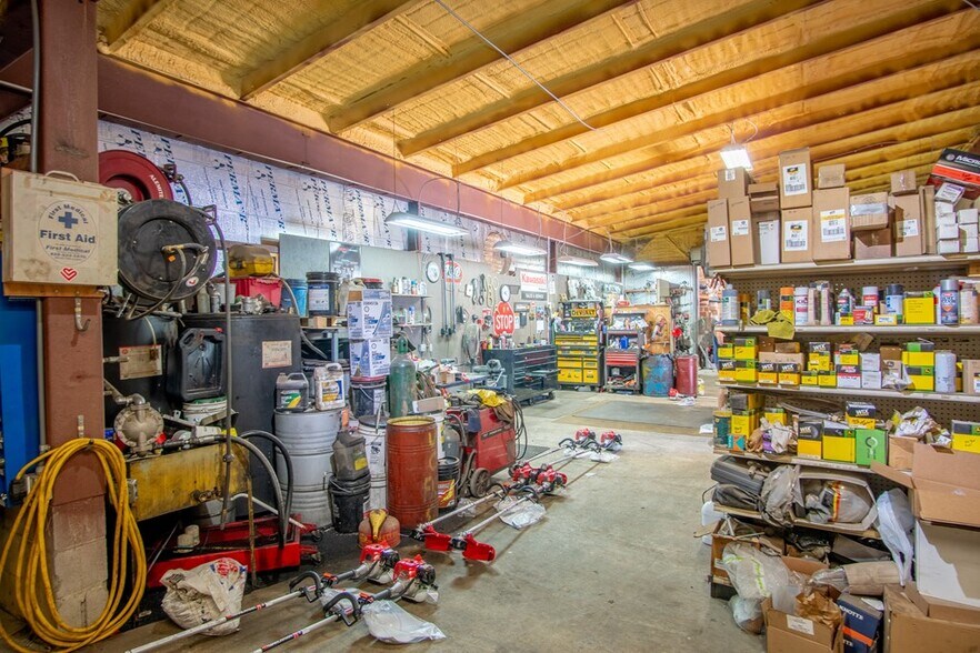 More Photos Of 424 Terrell Rd, Franklin Showroom For Sale