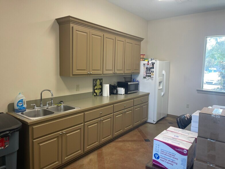 More Photos Of 15475 Airline Hwy, Baton Rouge Medical For Lease