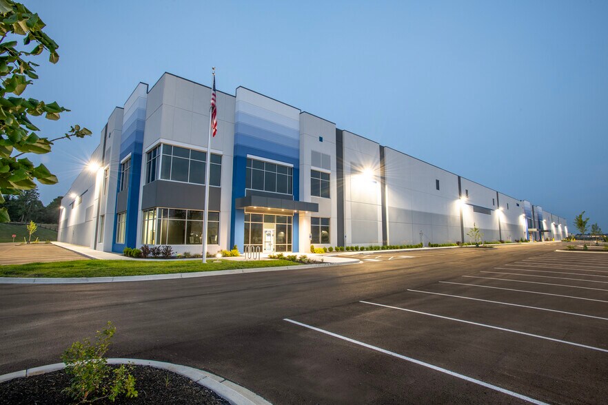 More Photos Of 1710 Lakeland Park Dr, Burlington Warehouse For Lease