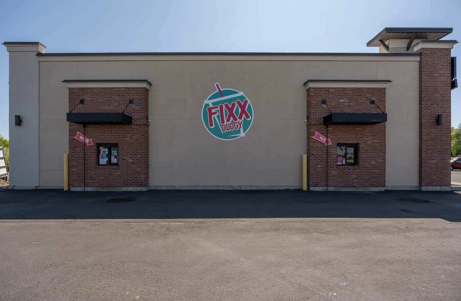 More Photos Of 2565 E 17th St, Ammon Storefront For Lease