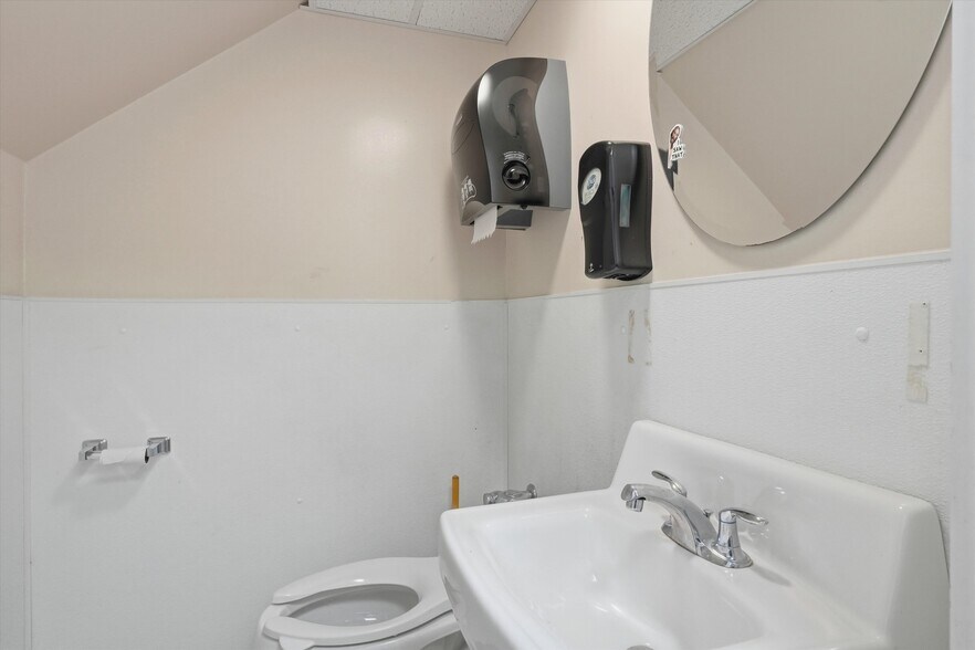 More Photos Of 7 Stewart St, Haverhill Manufacturing For Lease