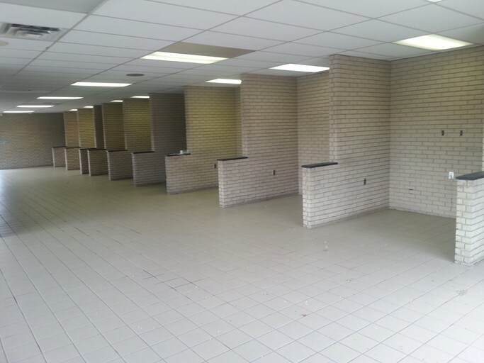 More Photos Of 7019 E Dominick St, Rome Auto Dealership For Lease