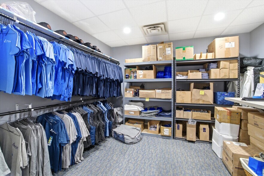 More Photos Of 8 Chestnut Dr, Bedford Office For Sale