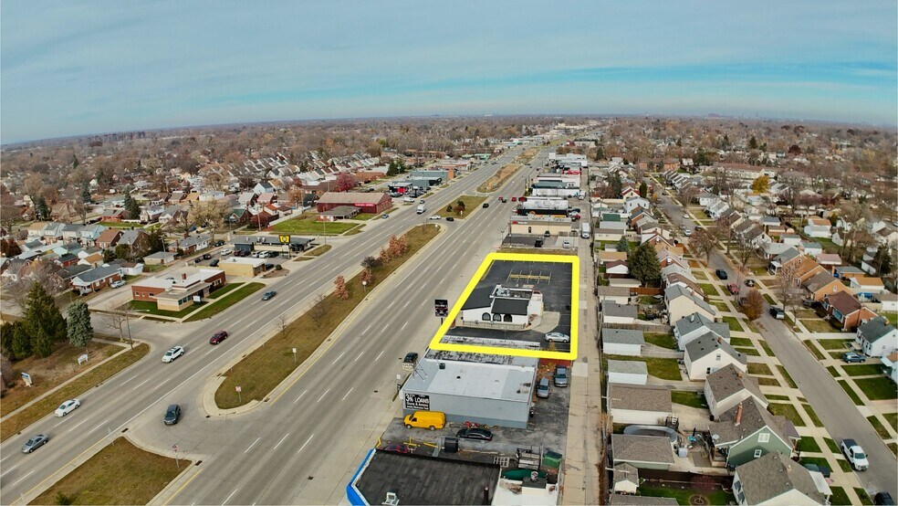 More Photos Of 1297 Fort St, Wyandotte Restaurant For Sale