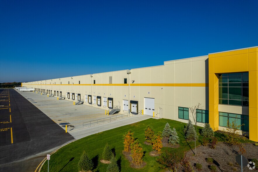 More Photos Of 4259 US-130, Edgewater Park Distribution For Lease