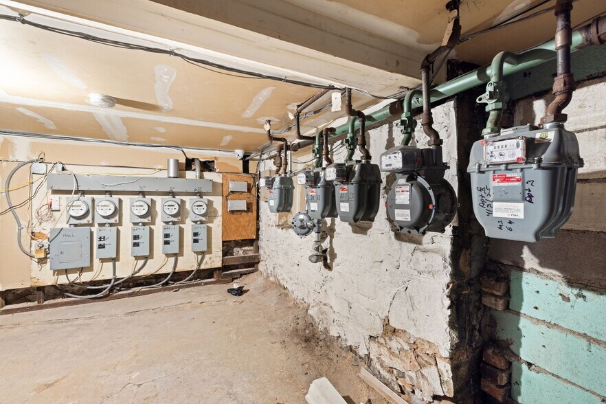 More Photos Of 135-137 Griffith St, Jersey City Storefront Retail Residential For Sale