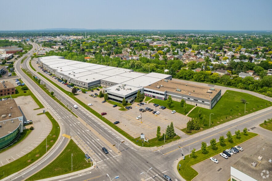 More Photos Of 2103-2167 Boul Dagenais O, Laval Warehouse For Lease