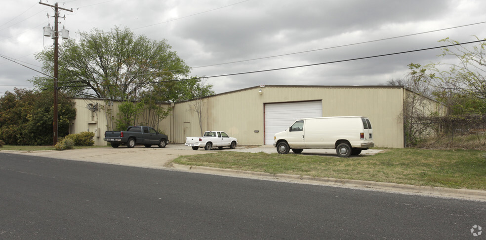 Primary Photo Of 3412 4th St E, Austin Warehouse For Lease