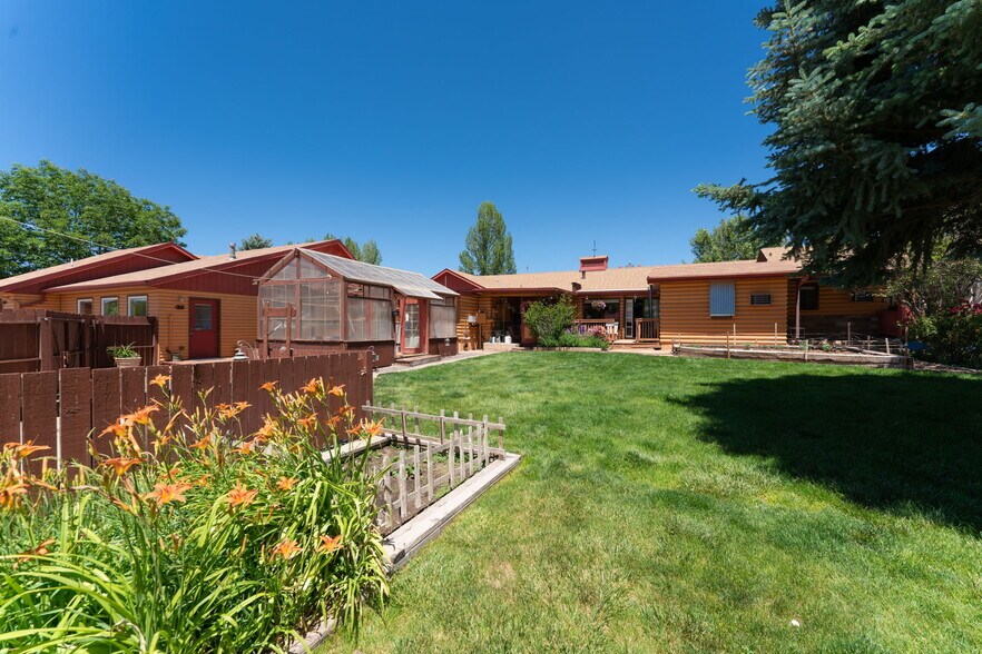 More Photos Of 1624 E Main St, Montrose Hotel For Sale