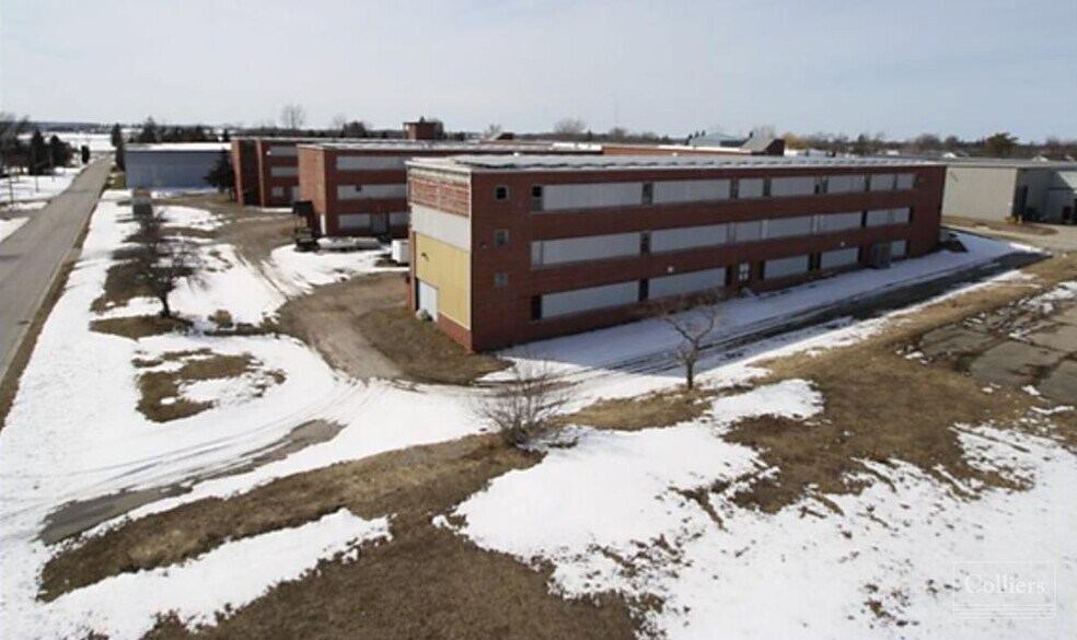 Primary Photo Of 36 Winnipeg Rd, Clinton Warehouse For Lease