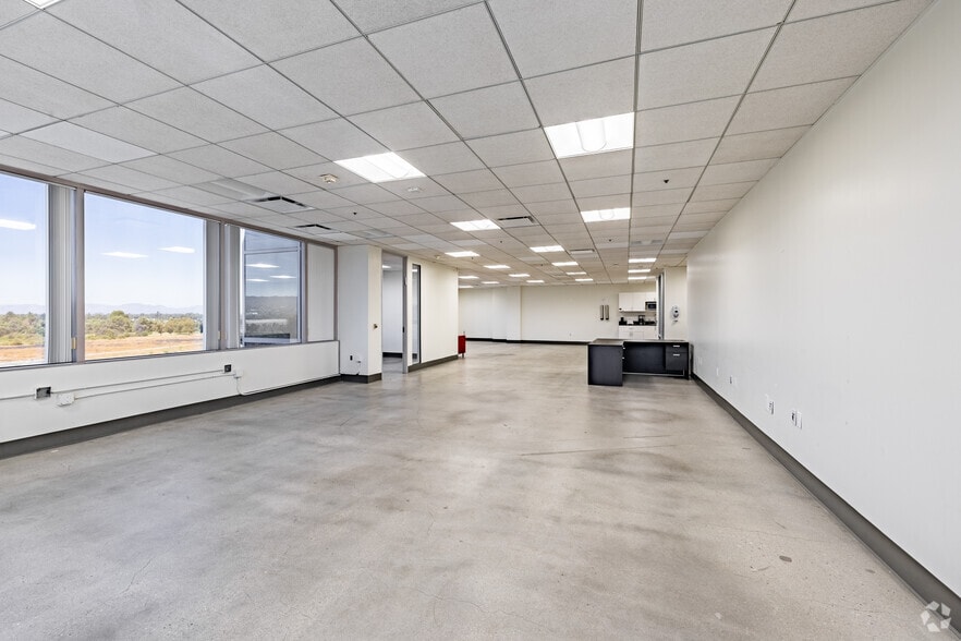 More Photos Of 5805 Sepulveda Blvd, Sherman Oaks Office For Lease