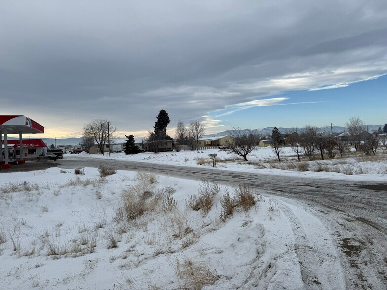 More Photos Of 3105 York Rd, Helena Convenience Store For Sale