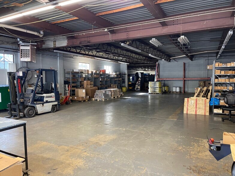 More Photos Of 3060 Madison Ave SE, Grand Rapids Service For Lease