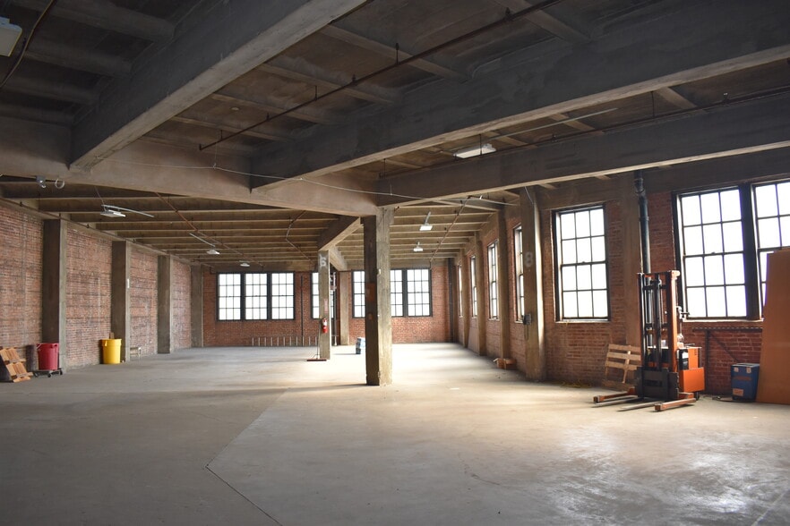 More Photos Of 600 Aisquith St, Baltimore Warehouse For Sale