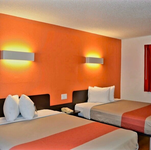 More Photos Of 120 Robert L Edenfield Dr, Kingsland Hotel For Sale