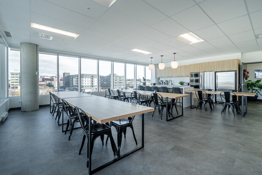 More Photos Of 990 Av de Bourgogne, Québec Medical For Lease