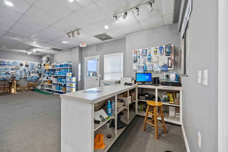 More Photos Of 111 Angela Dr, King General Retail For Sale
