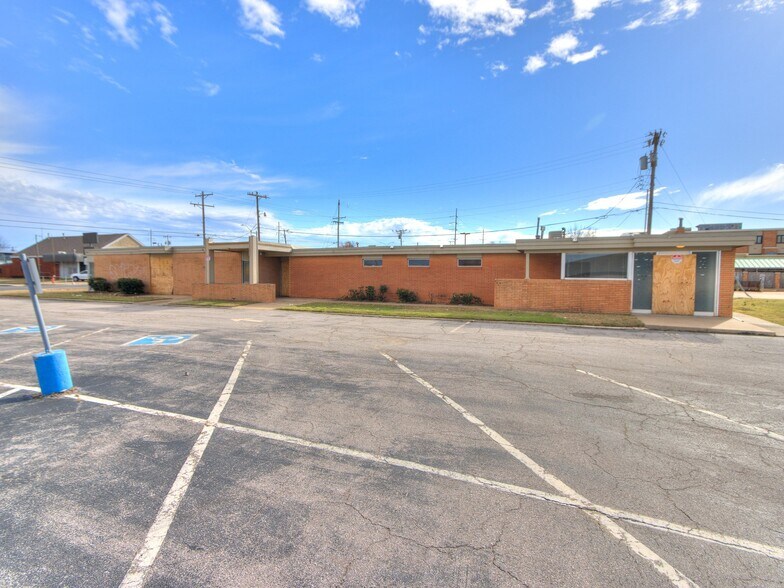 Primary Photo Of 5835 S Pennsylvania Ave, Oklahoma City Medical For Sale