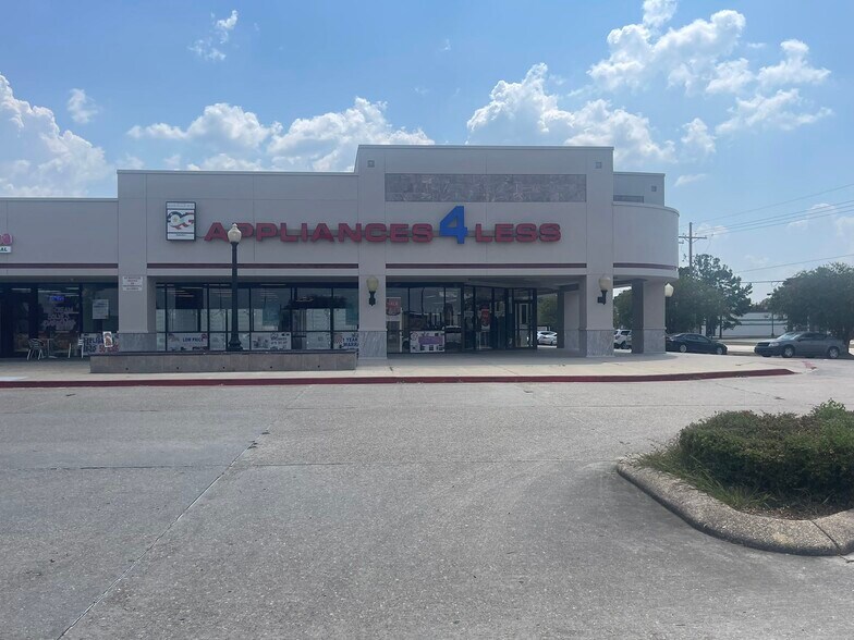 More Photos Of 15222-15245 George Oneal Rd, Baton Rouge Storefront For Sale