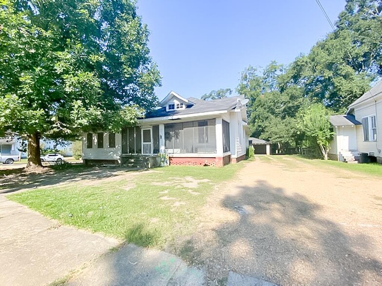 Primary Photo Of 130 7th St, Mccomb Apartments For Sale