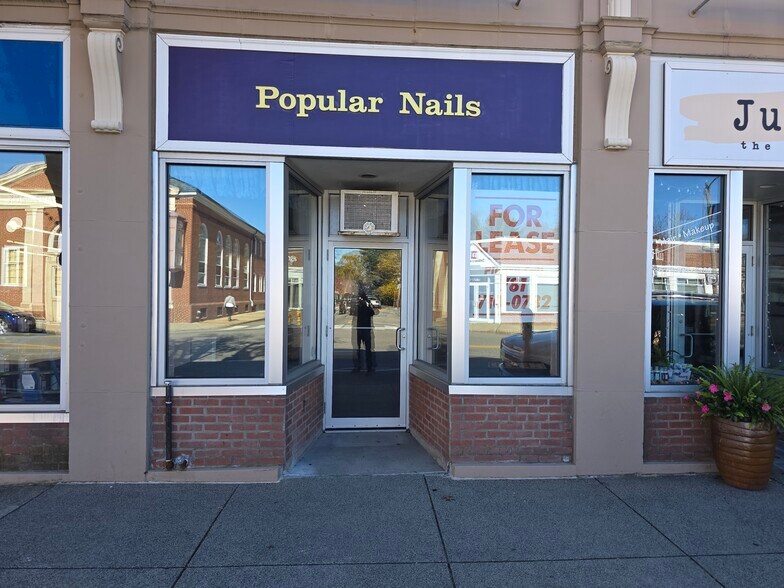 Primary Photo Of 1072 Great Plain Ave, Needham Storefront Retail Office For Lease