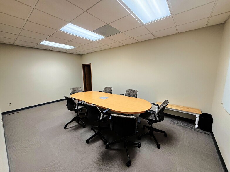 More Photos Of 3356 Kimball Ave, Waterloo Office For Lease