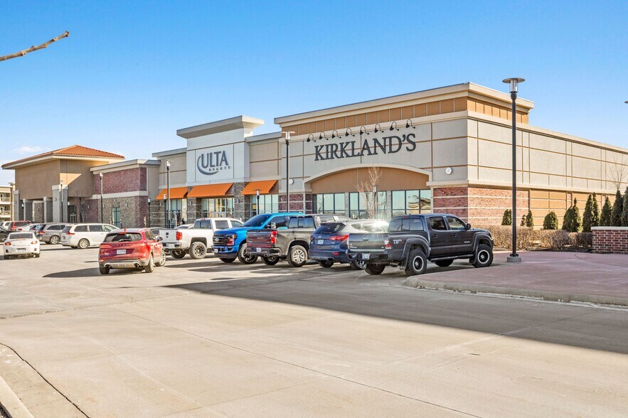 More Photos Of 6403 W 135th St, Overland Park Storefront For Lease
