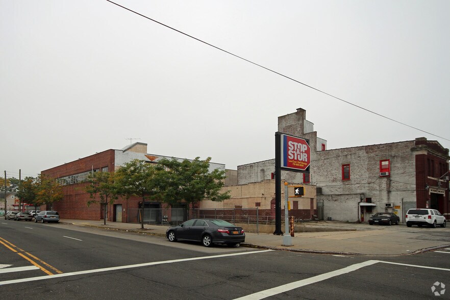 More Photos Of 97-22 Springfield Blvd, Queens Village Self Storage For Lease