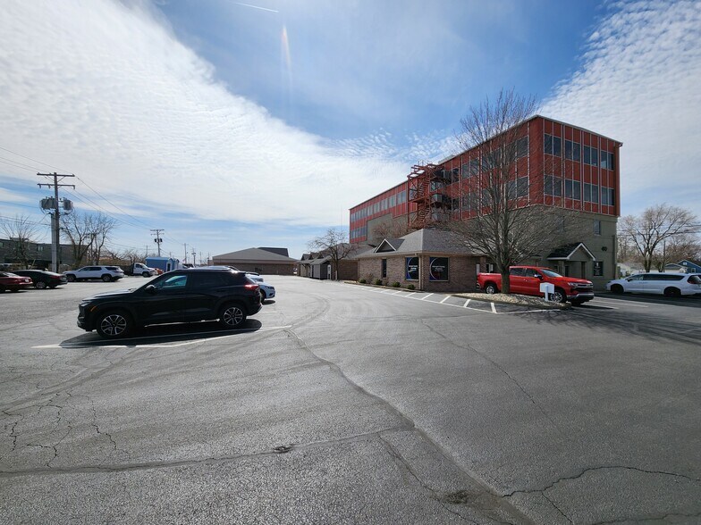 More Photos Of 401 S Earl Ave, Lafayette Office For Sale