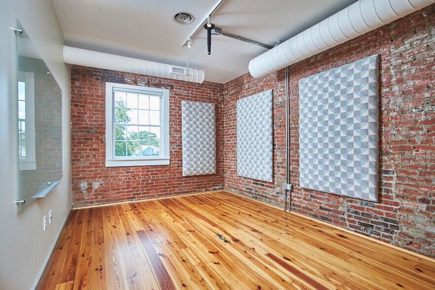 More Photos Of 1000 W Main St, Durham Loft Creative Space For Lease