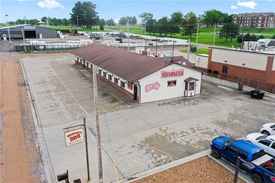 More Photos Of 103 Ne 2nd St, Concordia Restaurant For Sale