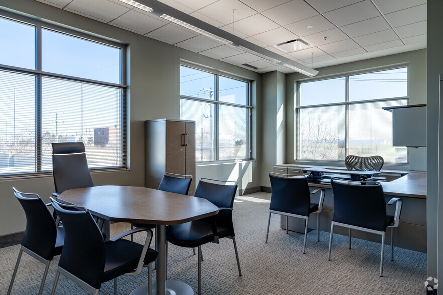 More Photos Of 11411 E Jefferson Ave, Detroit Office For Sale