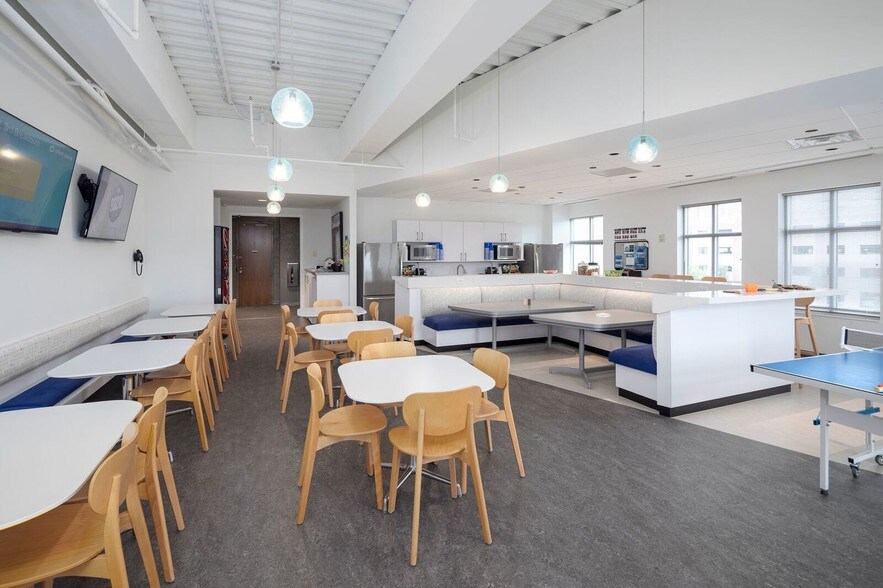 More Photos Of 200 E Broad St, Greenville Office For Lease