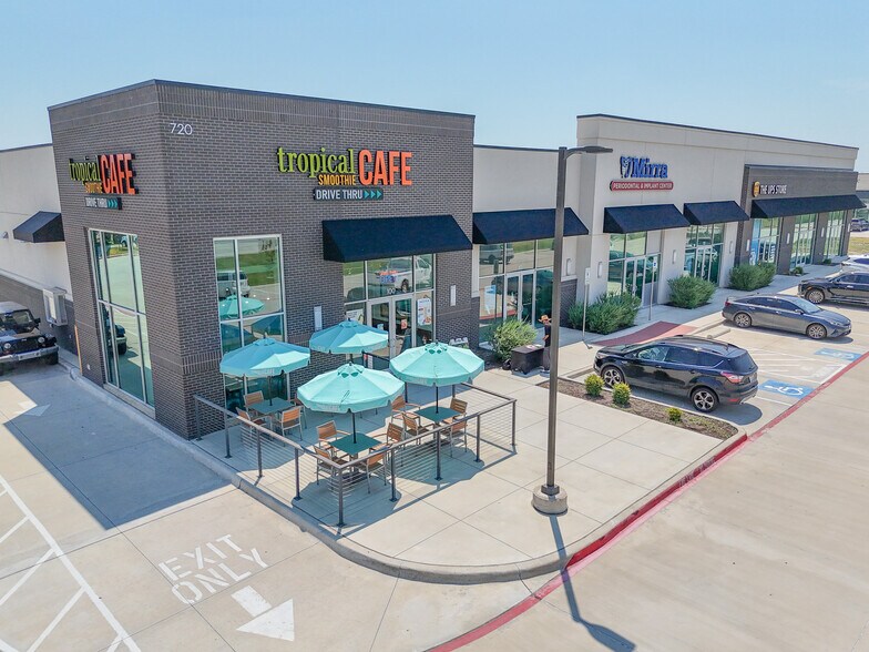 More Photos Of 720 S Highway 377, Roanoke Freestanding For Sale