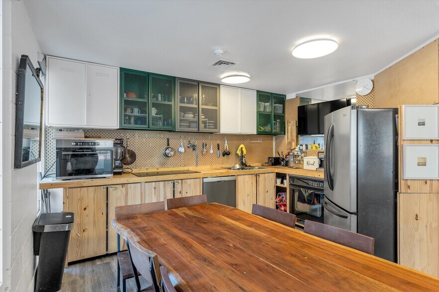 More Photos Of 674 Wells Rd, Boulder City Warehouse For Sale