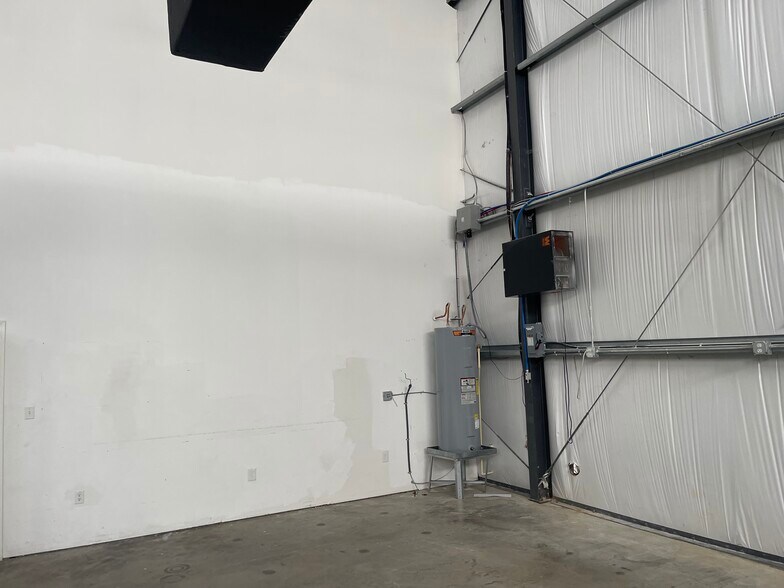 More Photos Of 22924 Kuykendahl Rd, Spring Light Manufacturing For Lease