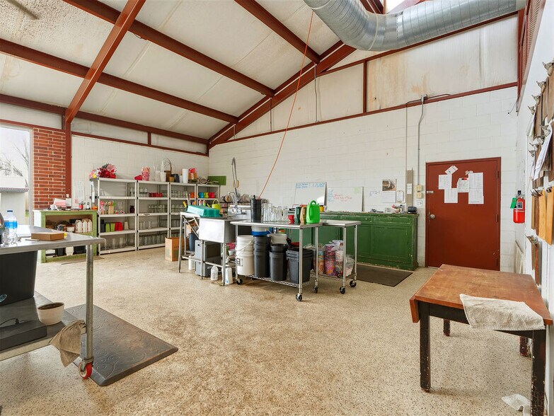 More Photos Of 530 N Mississippi Ave, Ada Freestanding For Sale