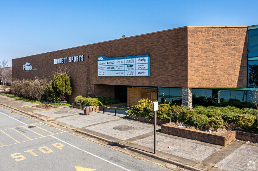 More Photos Of 2901 Pines Mall Dr, Pine Bluff Department Store For Sale