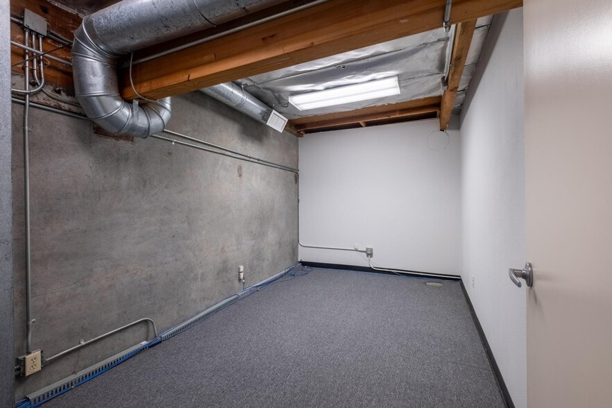 More Photos Of 22809 Lockness Ave, Torrance Warehouse For Sale