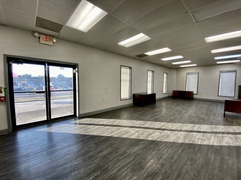 More Photos Of 1523-1529 Cliff Gookin Blvd, Tupelo Office For Lease